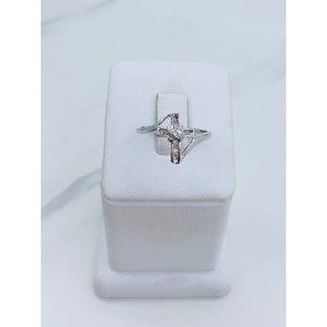 10k Gold Ring cross Size 7  ❤️ White gold and diamonds   ❤️